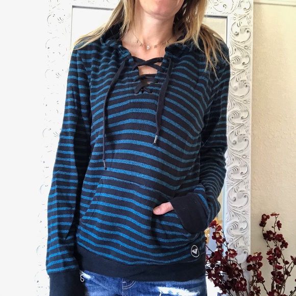 ๐
ก๐
๐
ง๐
จ ออStriped Surfer Hoodie - Picture 3 of 6